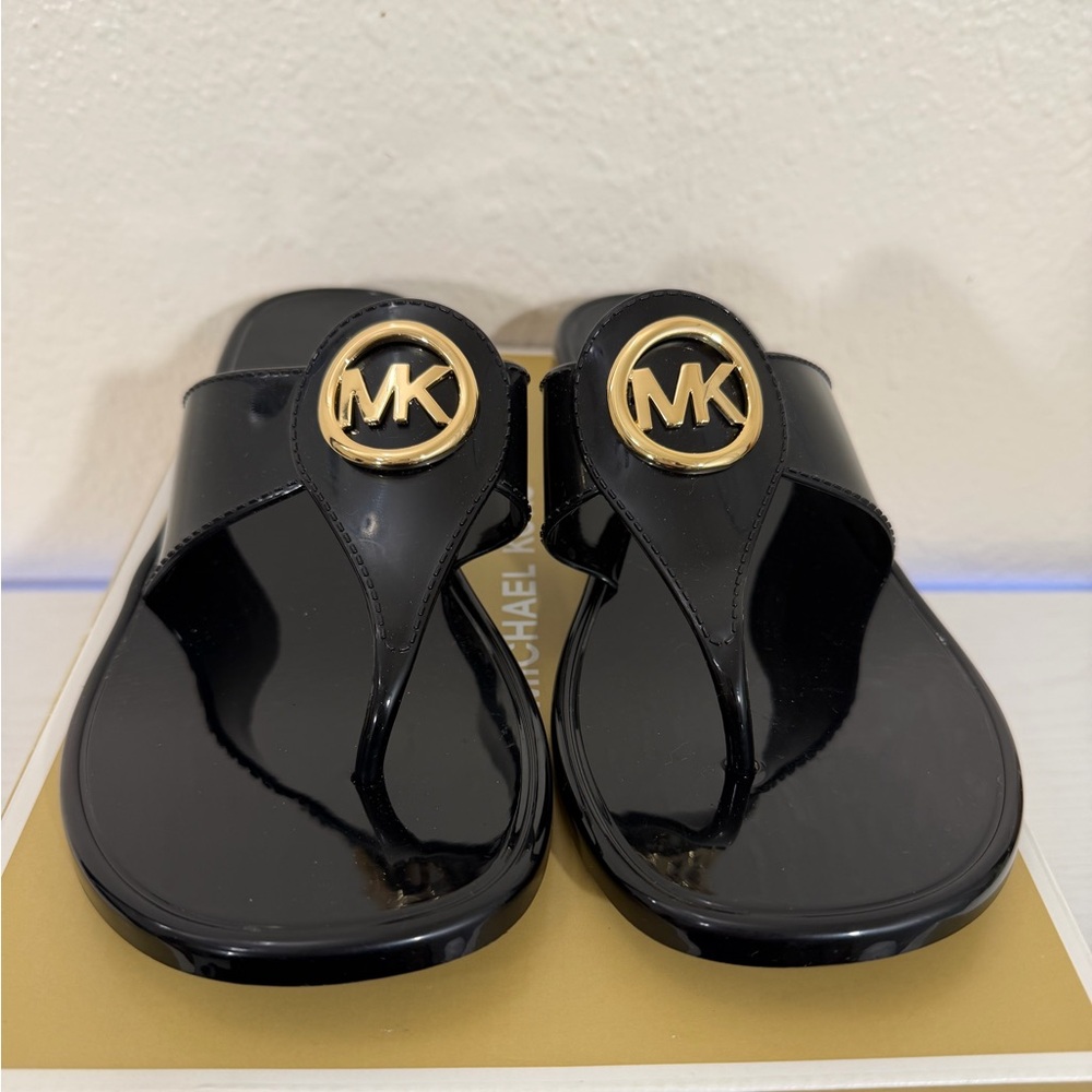 Michael Michael Kors Hannah Jelly T-Strap Sandals. Black Gold Logo NWT - Picture 5 of 8